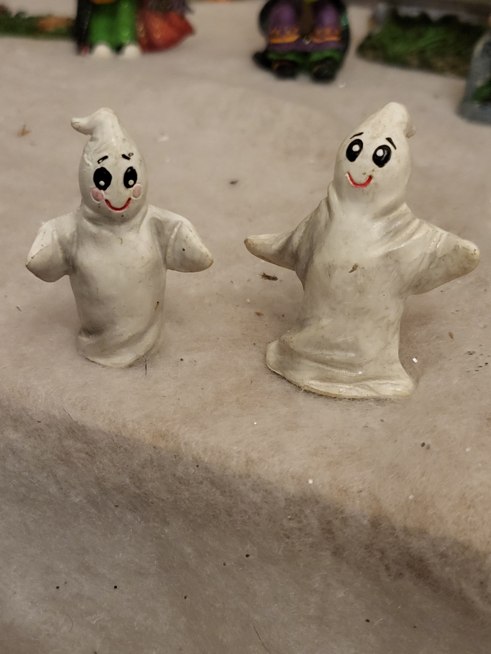 Lemax Spooky Town "Friendly Ghosts" Figurine Set (Vintage 2000)